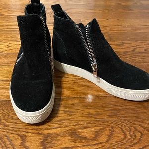 Steve Madden “wedgie” sneakers